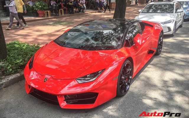 Lamborghini Huracan LP580-2 đầu tiên Việt Nam về tay đại gia Sài Gòn - Ảnh 1.