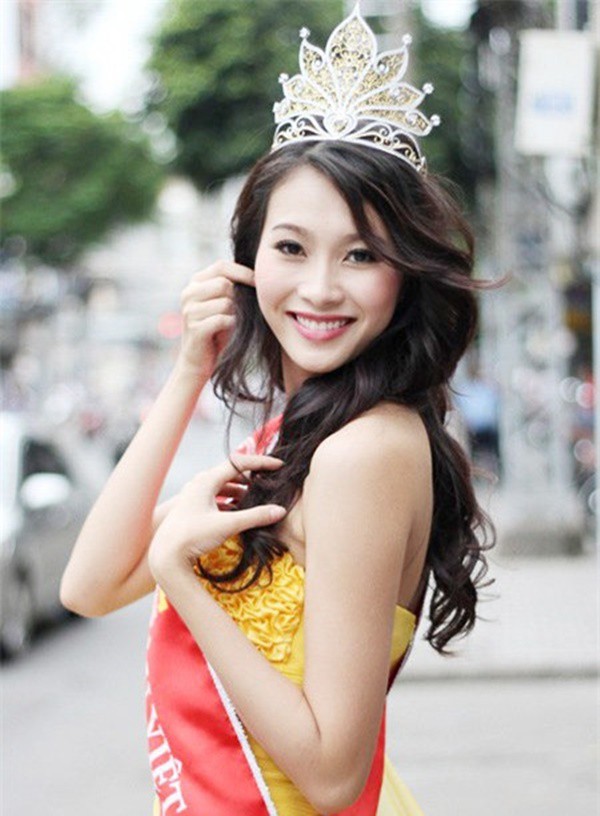 Hoa hậu Việt Nam ngày mới đăng quang: Người bị ném đá về nhan sắc, kẻ được cả truyền thông quốc tế tán dương - Ảnh 12.