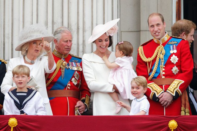 Không phải là bà nội, Hoàng tử George và Công chúa Charlotte gọi bà Camilla bằng cái tên kỳ lạ, không có lời giải thích - Ảnh 3.