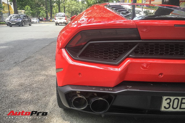 Lamborghini Huracan LP580-2 đầu tiên Việt Nam về tay đại gia Sài Gòn - Ảnh 9.