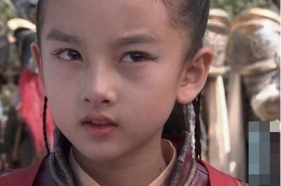 Tiểu Na Tra xinh nhất màn ảnh: Gia thế khủng, lớn lên đẹp hơn cả Trương Bá Chi - Ảnh 1.