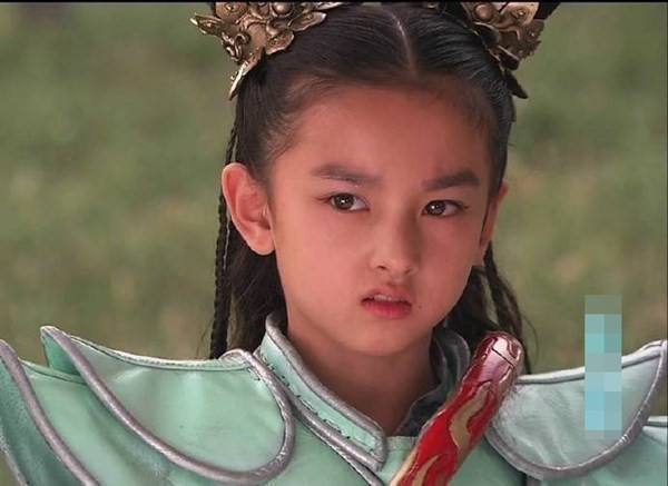 Tiểu Na Tra xinh nhất màn ảnh: Gia thế khủng, lớn lên đẹp hơn cả Trương Bá Chi - Ảnh 2.