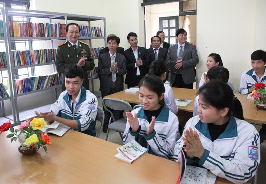 Những hình ảnh đẹp, gần gũi của Chủ tịch nước Trần Đại Quang với mái trường xưa - Ảnh 11.