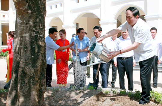 Những hình ảnh đẹp, gần gũi của Chủ tịch nước Trần Đại Quang với mái trường xưa - Ảnh 8.