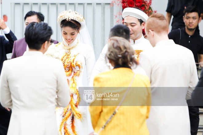 Lan Khuê và John Tuấn Nguyễn rạng rỡ mặc áo dài trong lễ ăn hỏi sáng nay - Ảnh 4.