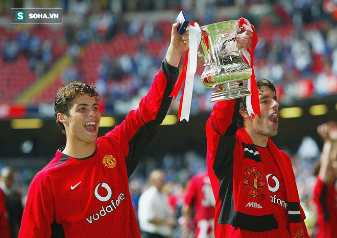 Van Nistelrooy là tội đồ của Man United, và người tàng hình là ân nhân của Liverpool - Ảnh 2.