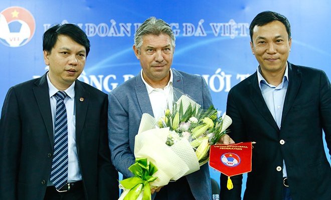 Từ 110 phút Champions League đến tư duy dịch vụ của bóng đá Việt Nam - Ảnh 4.