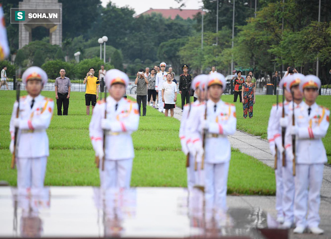 [TRỰC TIẾP] Khắp nơi treo cờ rủ Quốc tang Chủ tịch nước Trần Đại Quang - Ảnh 3.