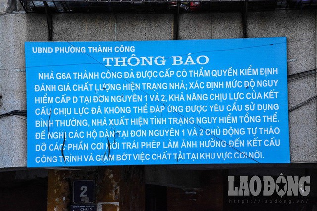 Bên trong khu nhà “nguy hiểm nhất” Hà Nội - Ảnh 2.