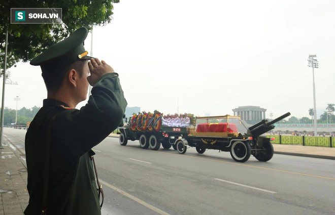 Hành trình linh xa đưa Chủ tịch nước Trần Đại Quang qua các ngõ phố Hà Nội để về quê nhà - Ảnh 20.