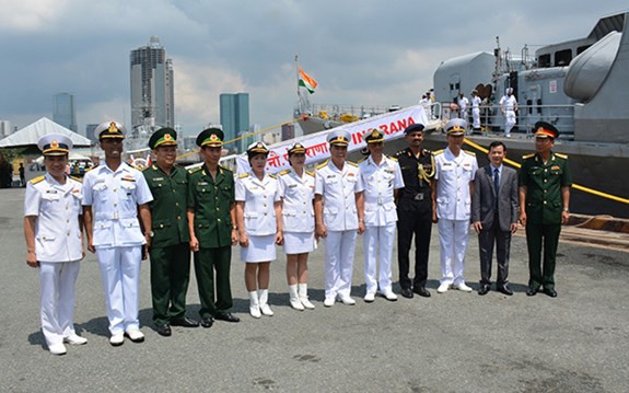 Tàu Hải quân Ấn Độ thăm TP Hồ Chí Minh - Ảnh 3.