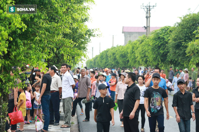 Xe tang đưa linh cữu Chủ tịch nước Trần Đại Quang về quê hương Ninh Bình - Ảnh 3.