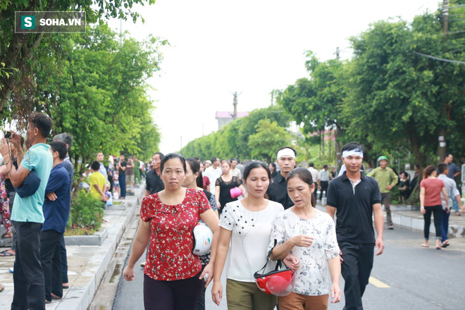 Xe tang đưa linh cữu Chủ tịch nước Trần Đại Quang về quê hương Ninh Bình - Ảnh 4.
