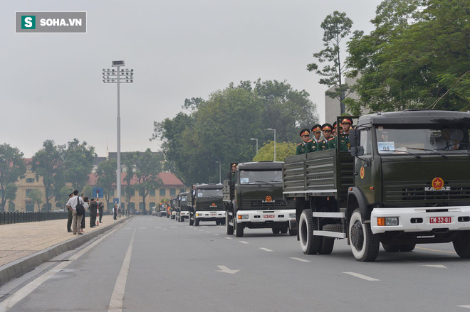 Loại xe hoàn toàn mới xuất hiện trong đoàn xe chở linh cữu Chủ tịch nước Trần Đại Quang - Ảnh 2.