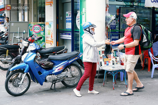 Cô tài xế xe ôm độc thân vui tính, thích chém tiếng Anh với khách Tây ở Bùi Viện: Không phải lúc nào hôn nhân cũng đem đến hạnh phúc - Ảnh 3.