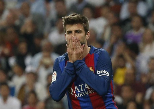 CĐV Barcelona tức giận, yêu cầu Pique “giải nghệ” - Ảnh 1.