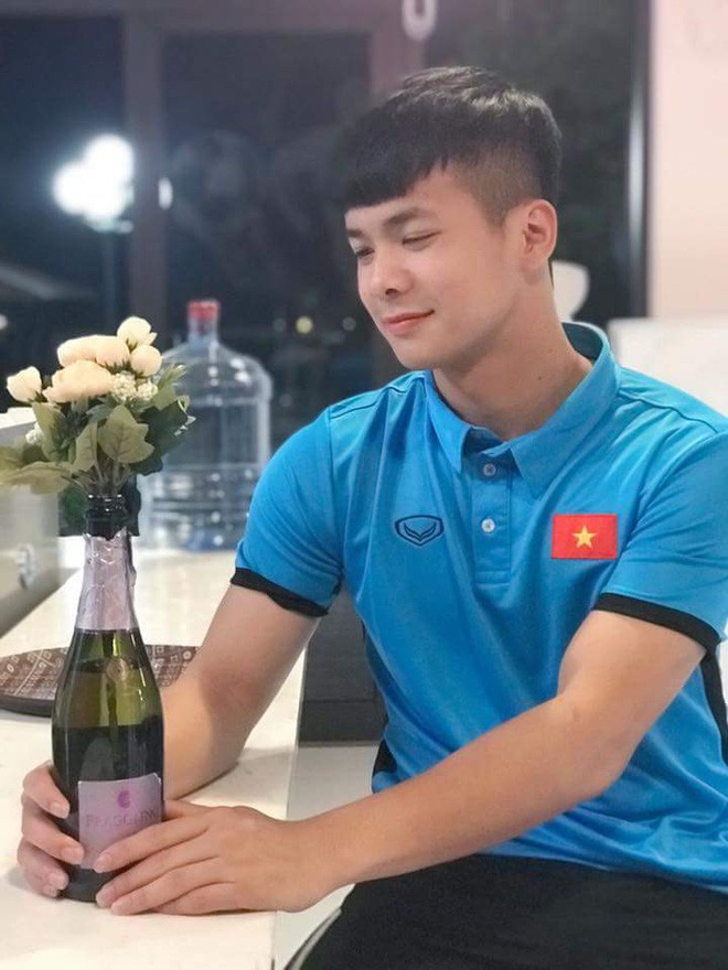 Chàng thủ môn của U19 Việt Nam điển trai, tài năng không kém Bùi Tiến Dũng - Ảnh 6.