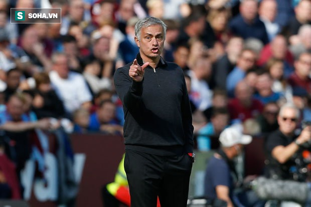 HLV Mourinho nguyền rủa trọng tài, gọi cầu thủ West Ham là “quái vật” sau thảm bại - Ảnh 1.