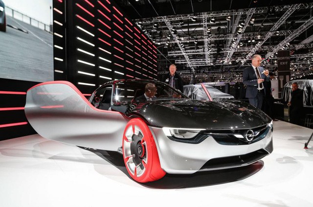 Từ chuyện Vinfast tham gia Paris Motor Show: Ước tính chi phí “khủng” các hãng xe hơi cần bỏ ra để đưa sản phẩm lên sàn diễn quốc tế - Ảnh 3.