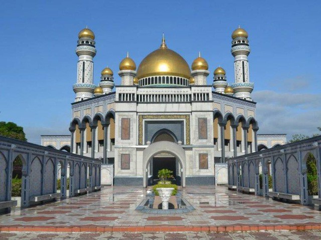  Có gì bên trong thủ đô giàu có của Brunei, nơi gần một nửa dân số sống trong một ngôi làng nổi?  - Ảnh 2.