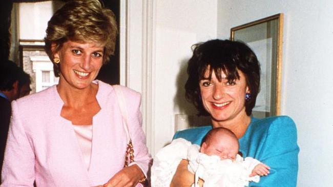 Lần đầu công bố bức ảnh hiếm hoi về Công nương Diana trong những ngày cuối đời và câu chuyện ý nghĩa đằng sau khiến ai cũng cảm động - Ảnh 2.
