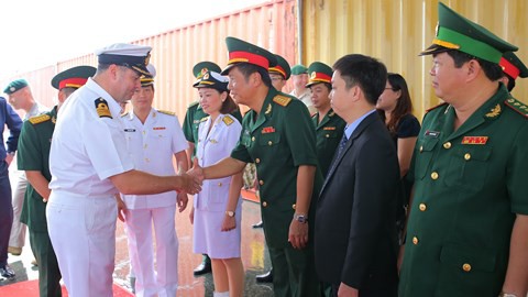 Tàu chiến 20.000 tấn cùng 500 binh sĩ Anh thăm TP.HCM - Ảnh 6. Tàu chiến 20.000 tấn cùng 500 binh sĩ Anh thăm TP.HCM - Ảnh 6.