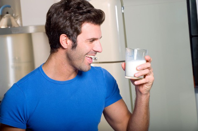 Uống sữa lúc nào là tốt nhất: 5 điều bạn nên biết để việc uống sữa có được lợi ích lớn hơn - Ảnh 2.
