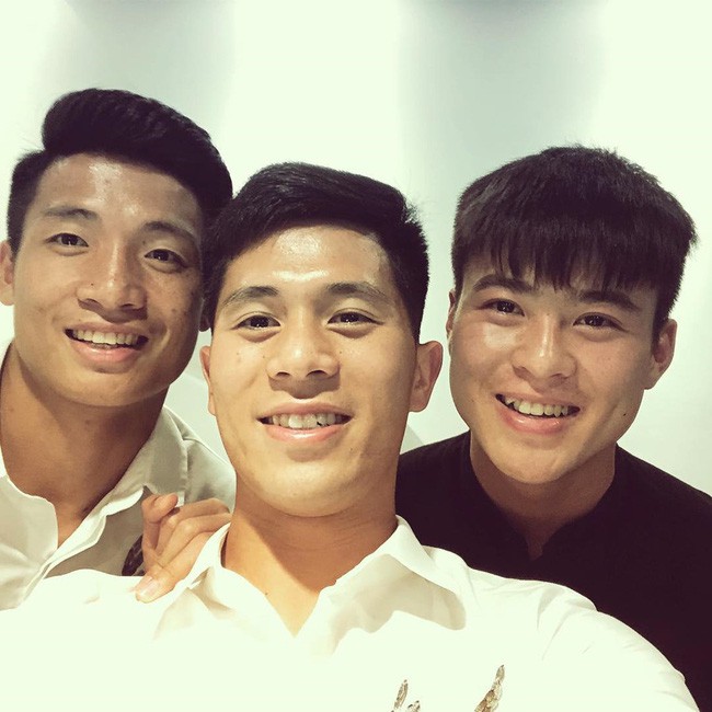 Những bức ảnh thú vị về trình selfie của Bùi Tiến Dũng và đồng bọn: Từ Thường Châu đến ASIAD vẫn 1 biểu cảm duy nhất  - Ảnh 4.