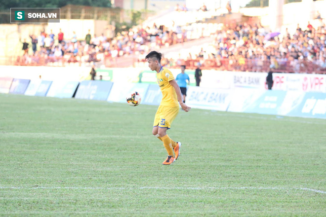 Sử dụng bộ đôi U23 Việt Nam, SLNA vẫn thất bại cay đắng trước Thanh Hóa - Ảnh 1.