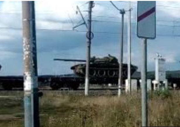 Lộ hình ảnh gần 1.000 xe tăng Nga áp sát biên giới Ukraine? - Ảnh 3.