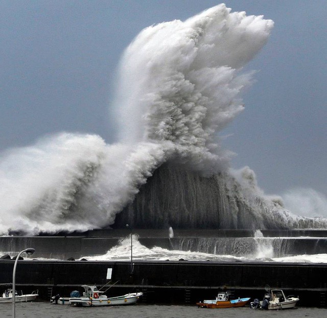 Hình ảnh sau cơn bão mạnh nhất 25 năm ập vào Nhật Bản - Ảnh 3.