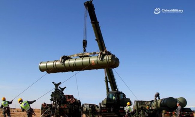 Quân đội Trung Quốc tiết lộ việc triển khai tên lửa S-300 - Ảnh 1.