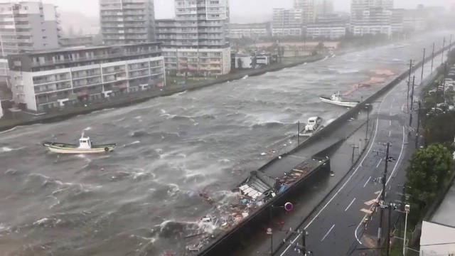 Hình ảnh sau cơn bão mạnh nhất 25 năm ập vào Nhật Bản - Ảnh 8.