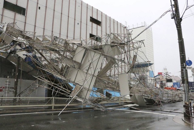 Hình ảnh sau cơn bão mạnh nhất 25 năm ập vào Nhật Bản - Ảnh 10.