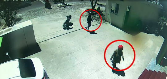 Nhận dạng 2 tên cướp ngân hàng ở Khánh Hòa - Ảnh 1.