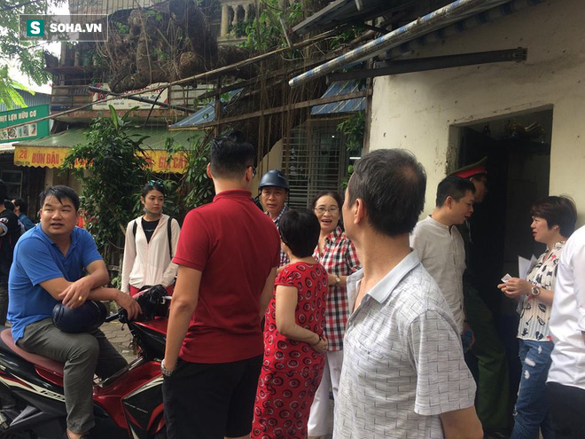 [Nóng] Chung cư cao tầng rung lắc sau động đất ở Hà Nội, cư dân hoảng loạn tháo chạy - Ảnh 1.