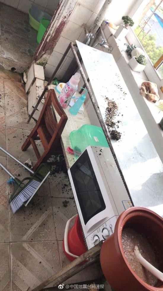 Cảnh tan hoang sau động đất 5,9 độ Richter tại Trung Quốc ảnh hưởng tới Việt Nam - Ảnh 4.