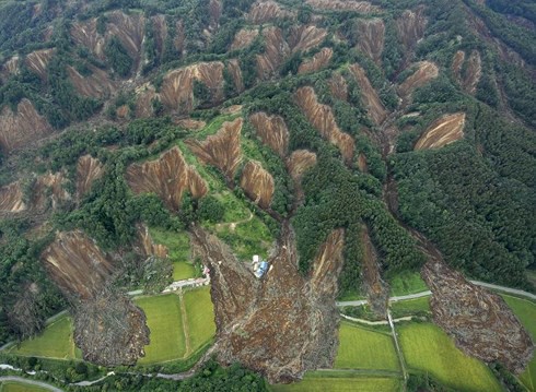 Nhật Bản: Hơn 100 cơn dư chấn sau động đất tại Hokkaido - Ảnh 1.