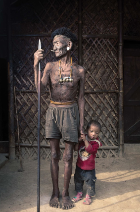 Bộ tộc săn đầu người: Những hình xăm phai mờ và phong tục truyền thống như đèn sắp cạn dầu - Ảnh 11.