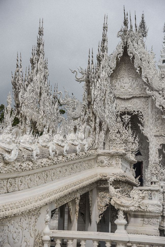 Thăm quan ngôi đền Thái Lan sở hữu cây cầu địa ngục, cánh tay người chết và cổng vào thiên đường - Ảnh 11.