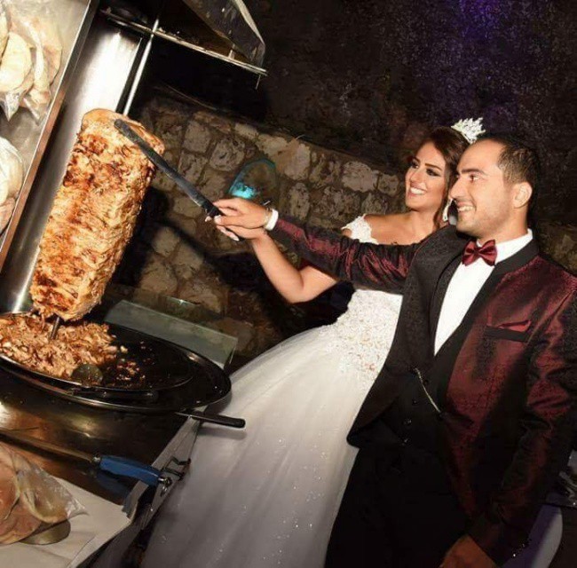 Ngày cưới chính là ngày vui nhất, vì vậy hãy lưu lại khoảnh khắc ấy bằng những bức hình nhìn là muốn cười bò như thế này - Ảnh 15. Ngày cưới chính là ngày vui nhất, vì vậy hãy lưu lại khoảnh khắc ấy bằng những bức hình nhìn là muốn cười bò như thế này - Ảnh 15.