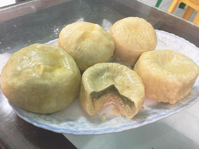 Dân mạng cười ngất với cô gái làm bánh trung thu bằng lò vi sóng, hình thức đã không ra gì mà vị thì cún cũng không chịu ăn - Ảnh 3. Dân mạng cười ngất với cô gái làm bánh trung thu bằng lò vi sóng, hình thức đã không ra gì mà vị thì cún cũng không chịu ăn - Ảnh 3.