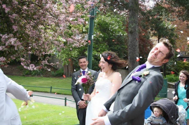 Ngày cưới chính là ngày vui nhất, vì vậy hãy lưu lại khoảnh khắc ấy bằng những bức hình nhìn là muốn cười bò như thế này - Ảnh 4. Ngày cưới chính là ngày vui nhất, vì vậy hãy lưu lại khoảnh khắc ấy bằng những bức hình nhìn là muốn cười bò như thế này - Ảnh 4.