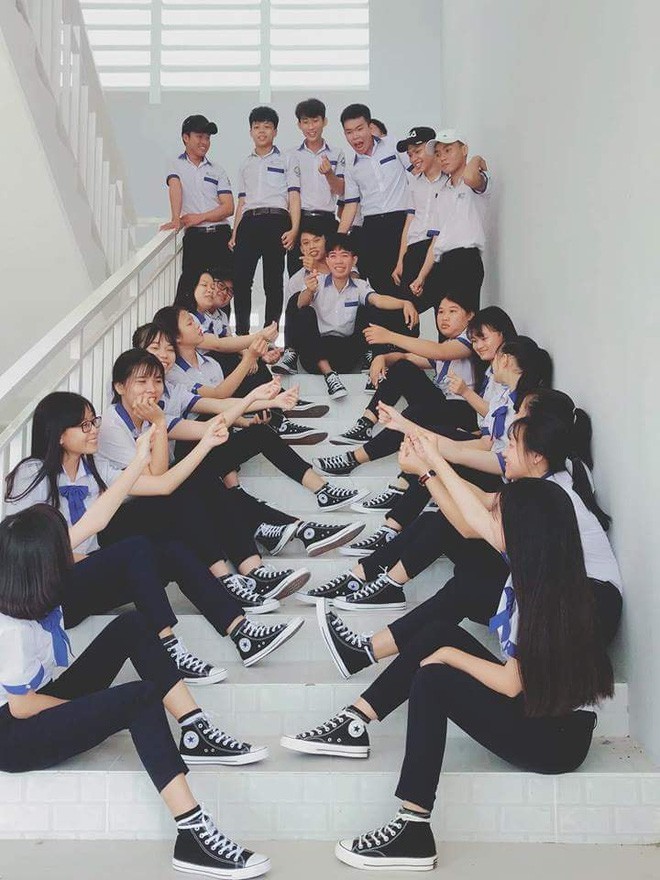 Lại thêm 1 lớp học khoe toàn giày hiệu siêu chất khiến dân mạng trầm trồ ghen tỵ - Ảnh 6.