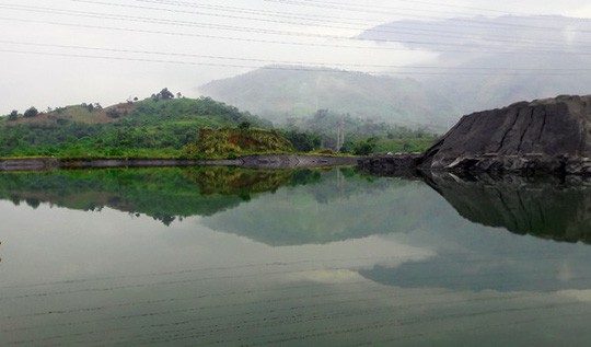 Vỡ đập quặng thải, hàng ngàn m3 chất thải độc hại tràn ra đường, nhà dân - Ảnh 7.