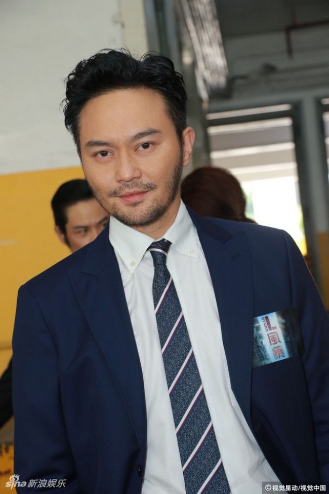 Dàn nam diễn viên TVB chứng minh tuổi tác không là gì khi phong độ luôn đỉnh cao, U60 vẫn thần thái ngút trời - Ảnh 8. Dàn nam diễn viên TVB chứng minh tuổi tác không là gì khi phong độ luôn đỉnh cao, U60 vẫn thần thái ngút trời - Ảnh 8.