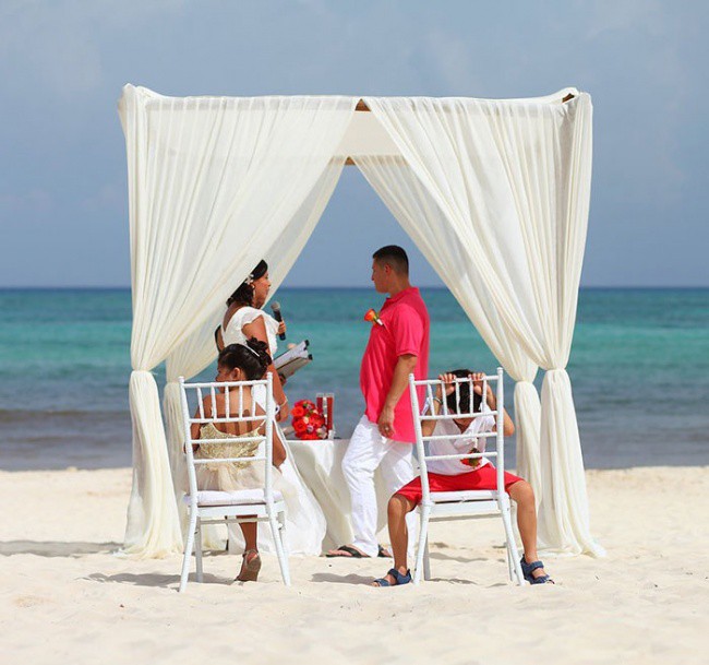 Ngày cưới chính là ngày vui nhất, vì vậy hãy lưu lại khoảnh khắc ấy bằng những bức hình nhìn là muốn cười bò như thế này - Ảnh 10. Ngày cưới chính là ngày vui nhất, vì vậy hãy lưu lại khoảnh khắc ấy bằng những bức hình nhìn là muốn cười bò như thế này - Ảnh 10.