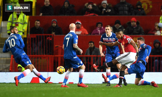 Quỷ đầu đàn thét vang, Man United đem nắng ấm Dubai xua tan mưa tuyết Old Trafford - Ảnh 2.