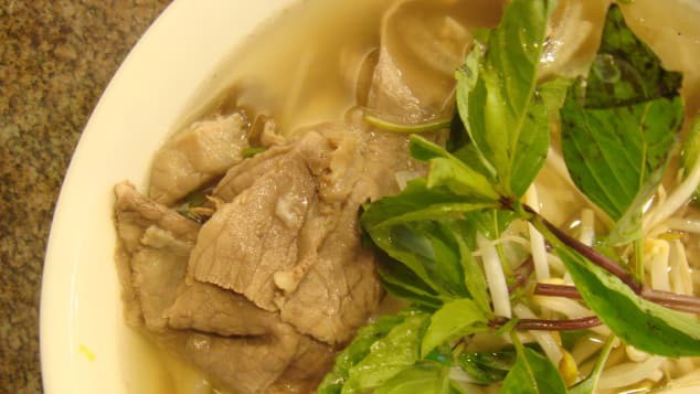 CNN vinh danh những món ăn mà du khách phải thưởng thức khi tới Việt Nam: Tinh hoa ẩm thực Bắc Trung Nam đều có cả! - Ảnh 1.