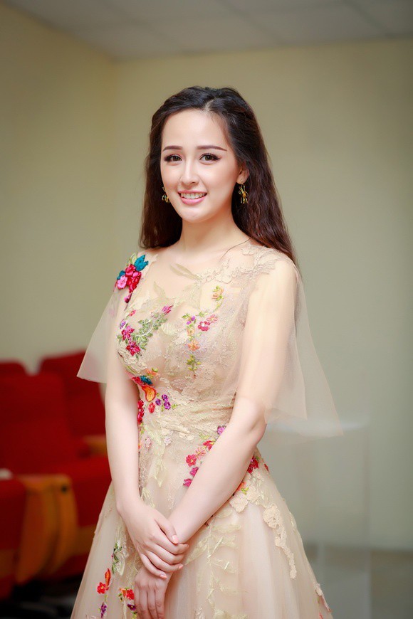 Tân Hoa hậu Hoàn vũ Việt Nam bị chê ứng xử lạc đề, Mai Phương Thúy lên tiếng - Ảnh 1.
